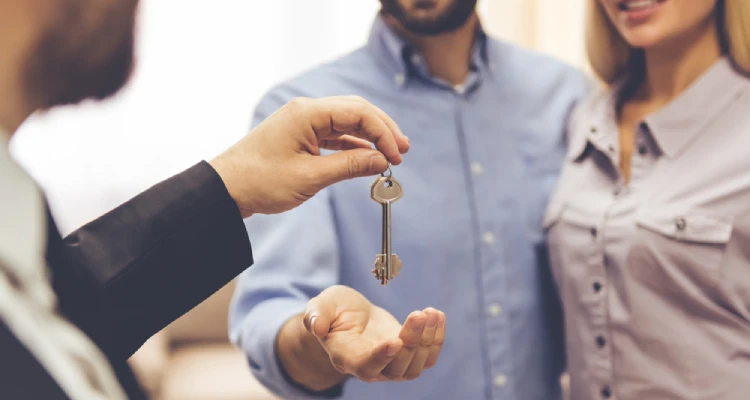 how do landlords choose between tenants uk